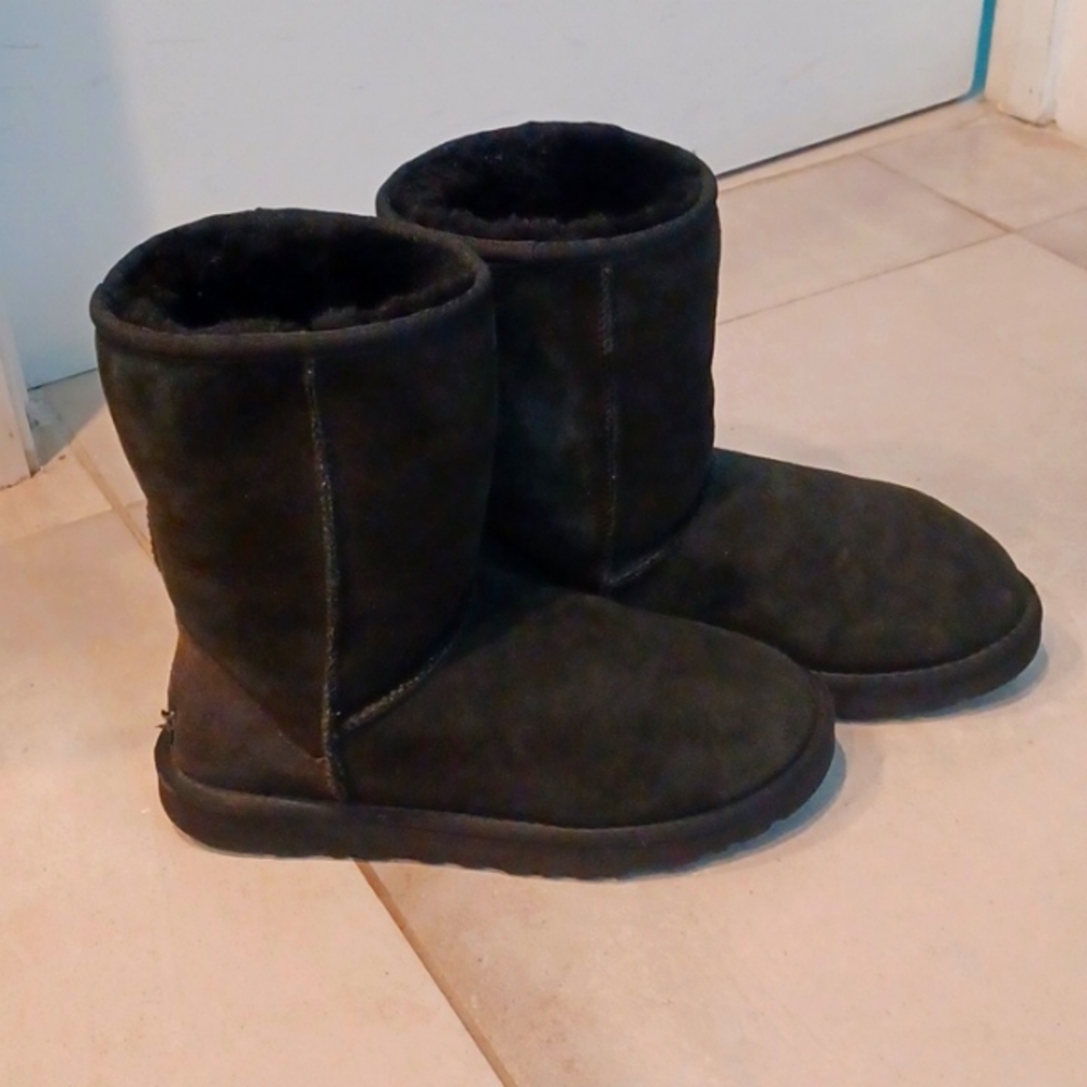 UGG CLASSIC SHORT II BOOTS - Picture 2 of 6